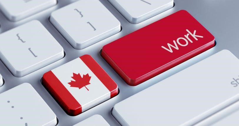 تصویری از پرچم کانادا در کنار کلمه ی شغل برای عنوان شرایط ویزای کار کانادا انتخاب شده است.