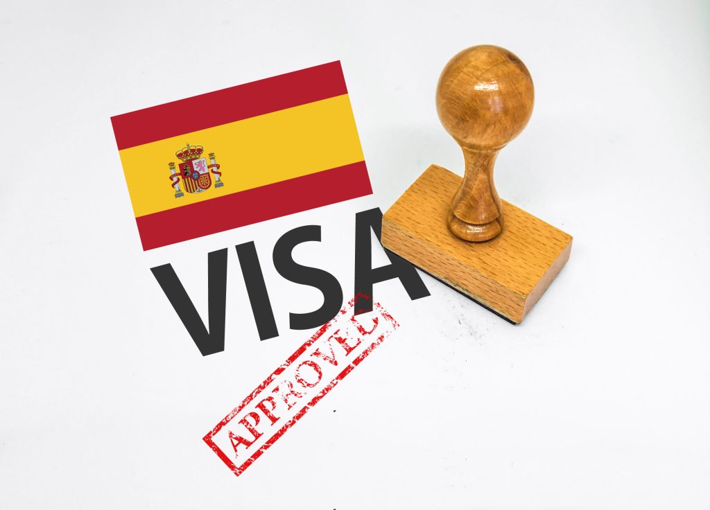 تصویری از ویزای اسپانیا به همراه مهر تایید برای عنوان ویزا برای تحصیل در اسپانیا انتخاب شده است.