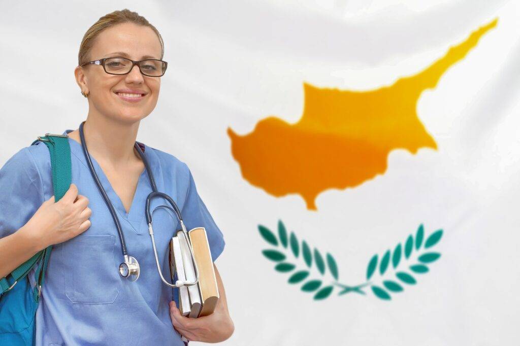 تصویری از دانشجوی پزشکی در قبرس برای عنوان رشته های تحصیلی در قبرس انتخاب شده است.