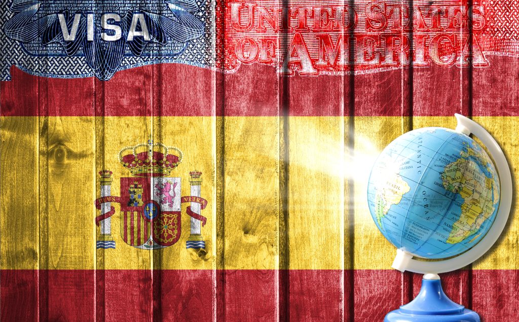 تصویری از کره زمین به سمت پرچم اسپانیا برای عنوان نگاهی اجمالی به کشور اسپانیا انتخاب شده است.