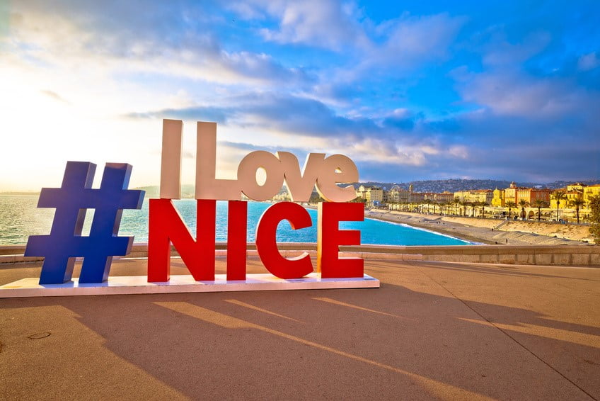تصویری از نماد i love nice در شهر نیس برای عنوان نیس؛ مدیترانه‌ای فرانسوی برای مهاجران انتخاب شده است.