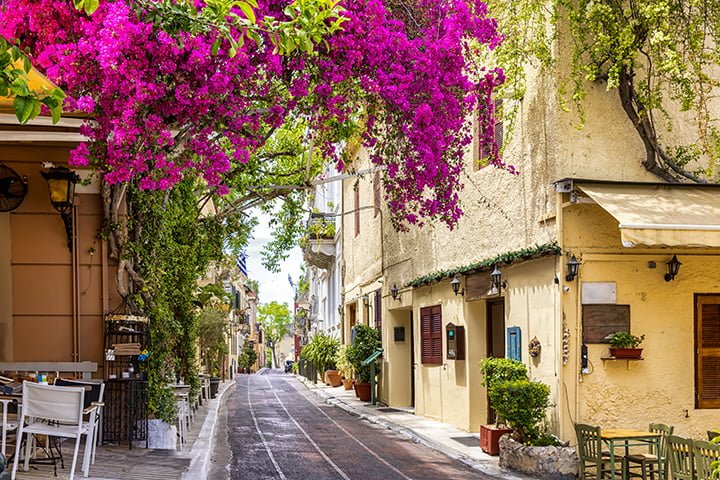 تصویری از زیبایی آتن در یونان برای عنوان بهترین شهر برای زندگی در یونان انتخاب شده است.