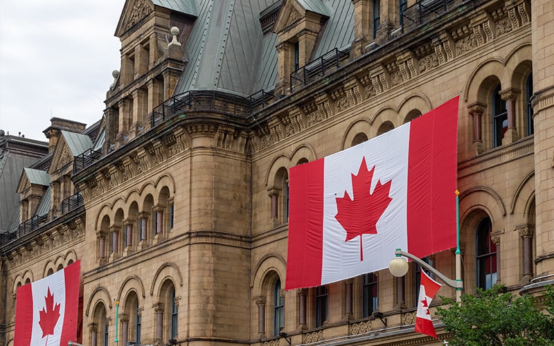 اخذ اقامت ویزای توریستی کانادا